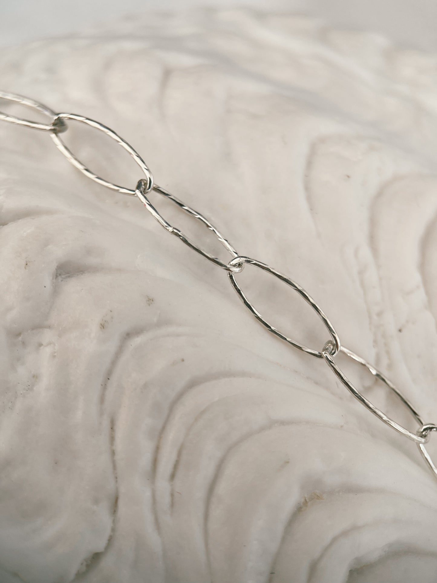 oval clip neck