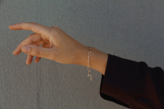 oval clip wrist